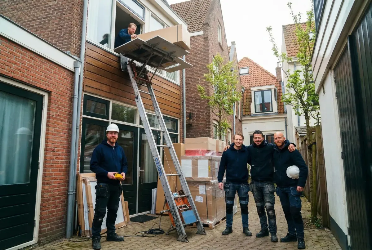 Team met gedalift bij verhuizing in Zwolle