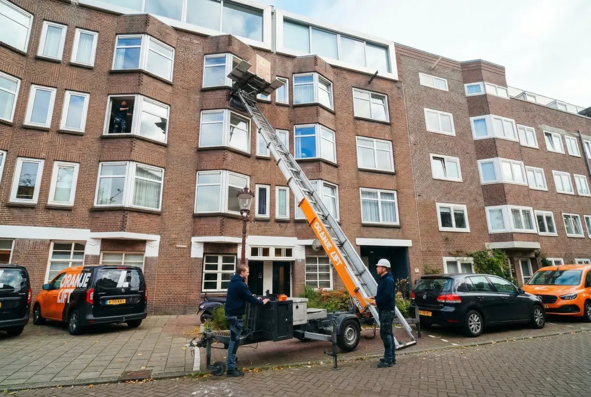 Verhuislift in actie in Zwolle
